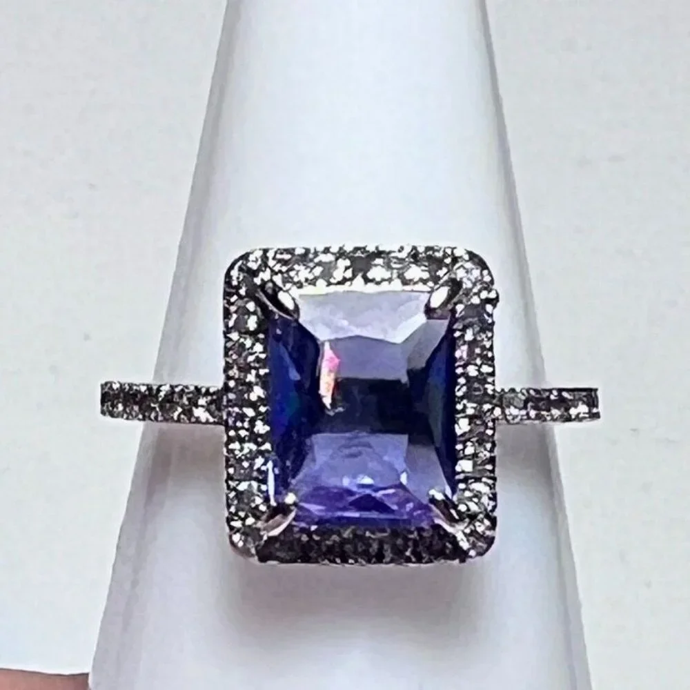 Ring Bomb Party RIng, size 6, NWOT, purple main stone, silver color band - Picture 6 of 7